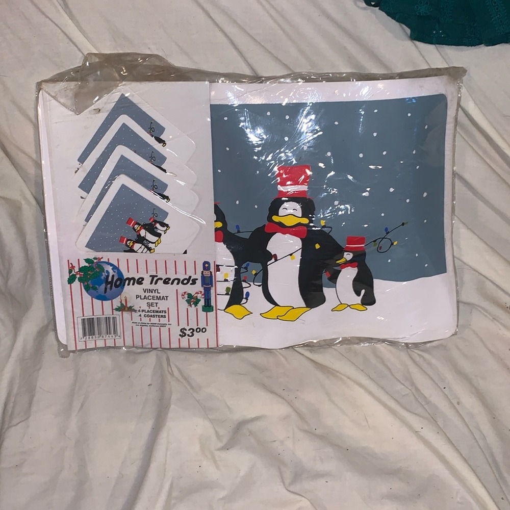 Vntage vinyl placement set with coasters penguin set of 4